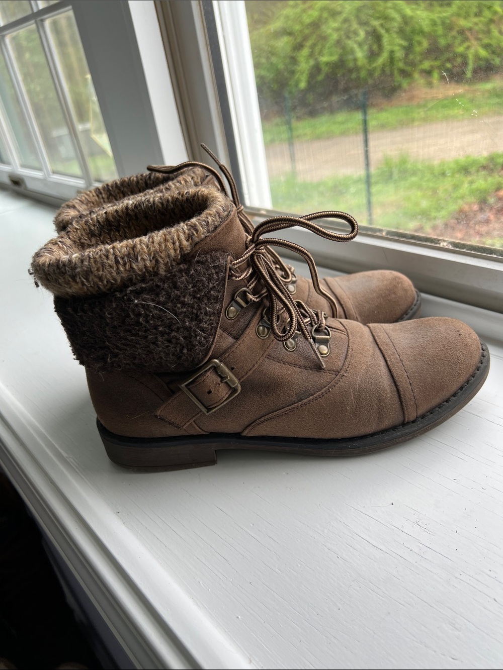 Brown Knit Cuff Lace-Up Ankle Boots